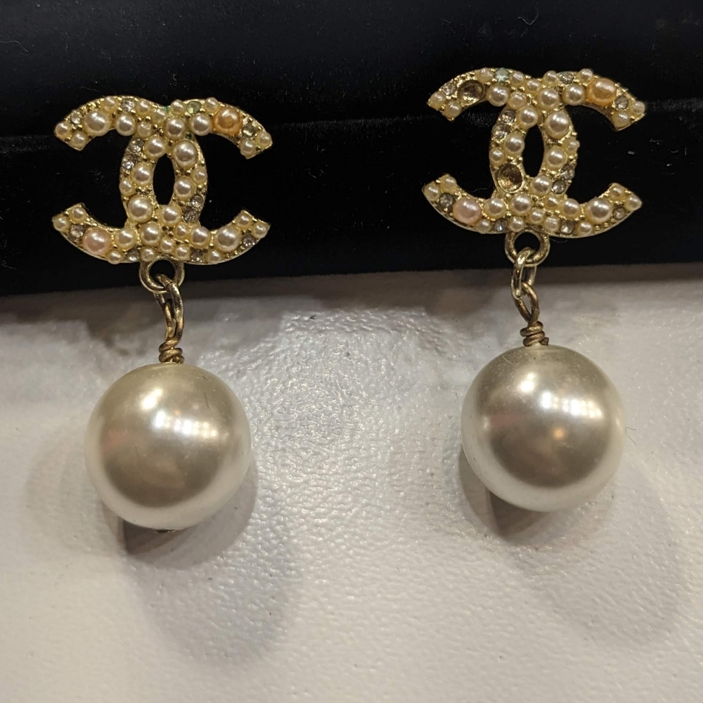 Chanel pearl drop CC earrings